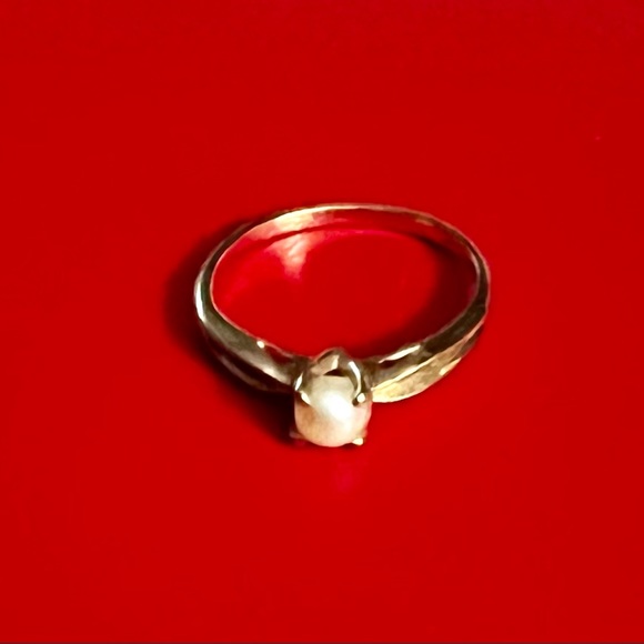 Beautiful 10kt GOLD pearl ring - Picture 1 of 6